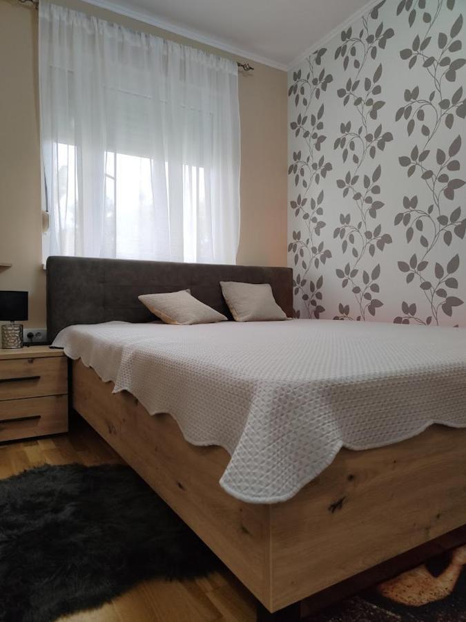 Apartman Espresso Sa Parkingom Sremska Mitrovica Extérieur photo