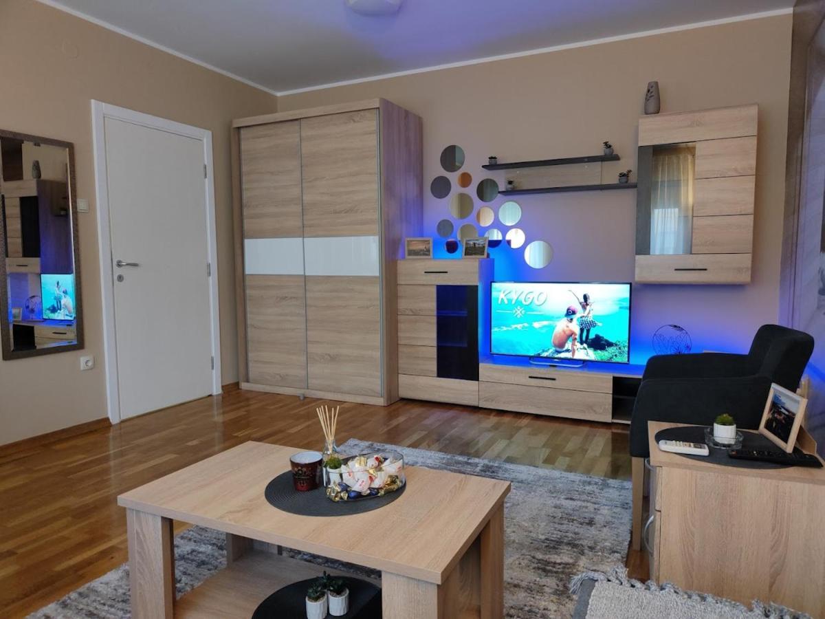 Apartman Espresso Sa Parkingom Sremska Mitrovica Extérieur photo