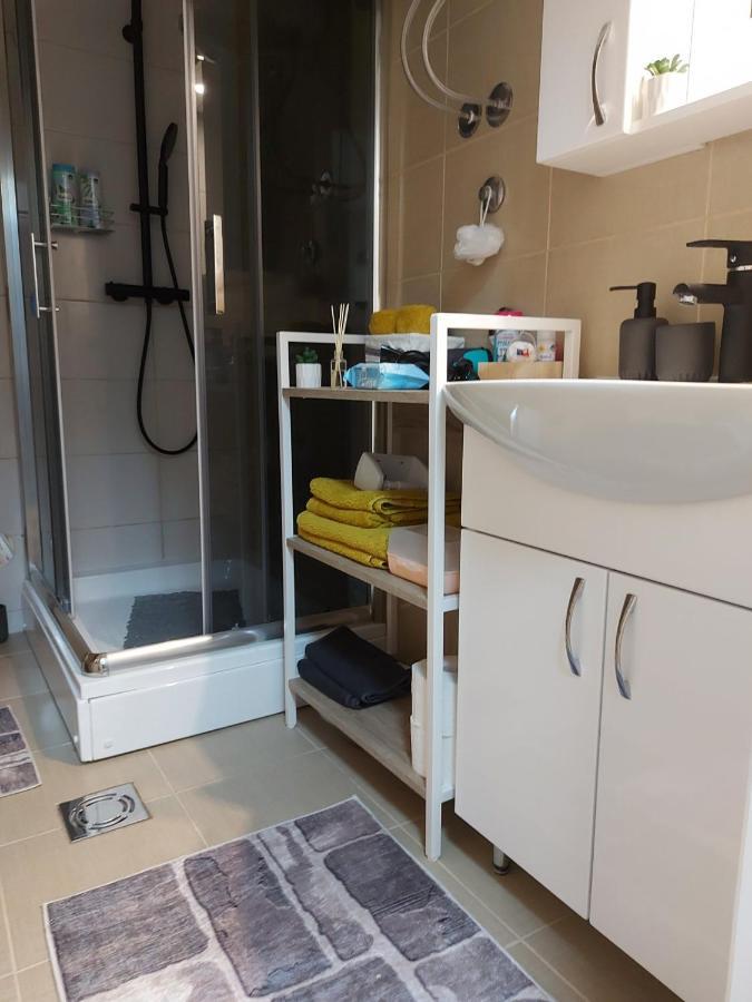 Apartman Espresso Sa Parkingom Sremska Mitrovica Extérieur photo